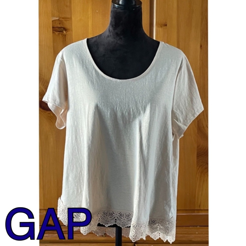 NWT Pretty Tee From Gap